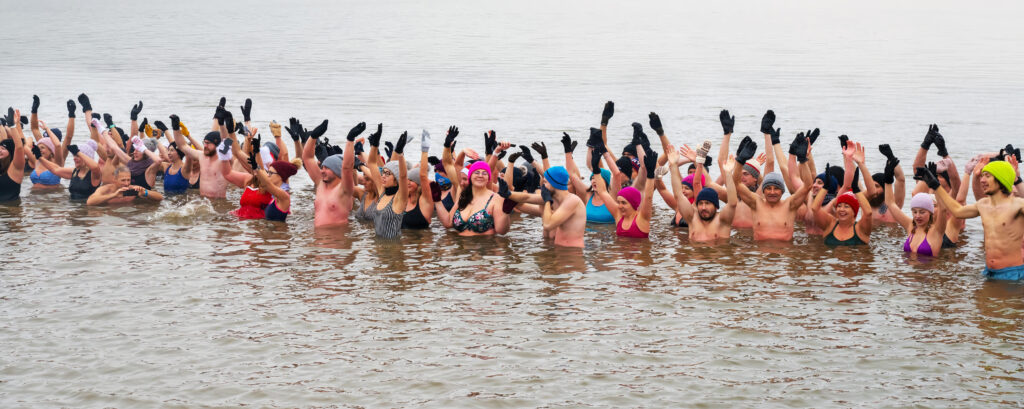 Inimesed külmas vees