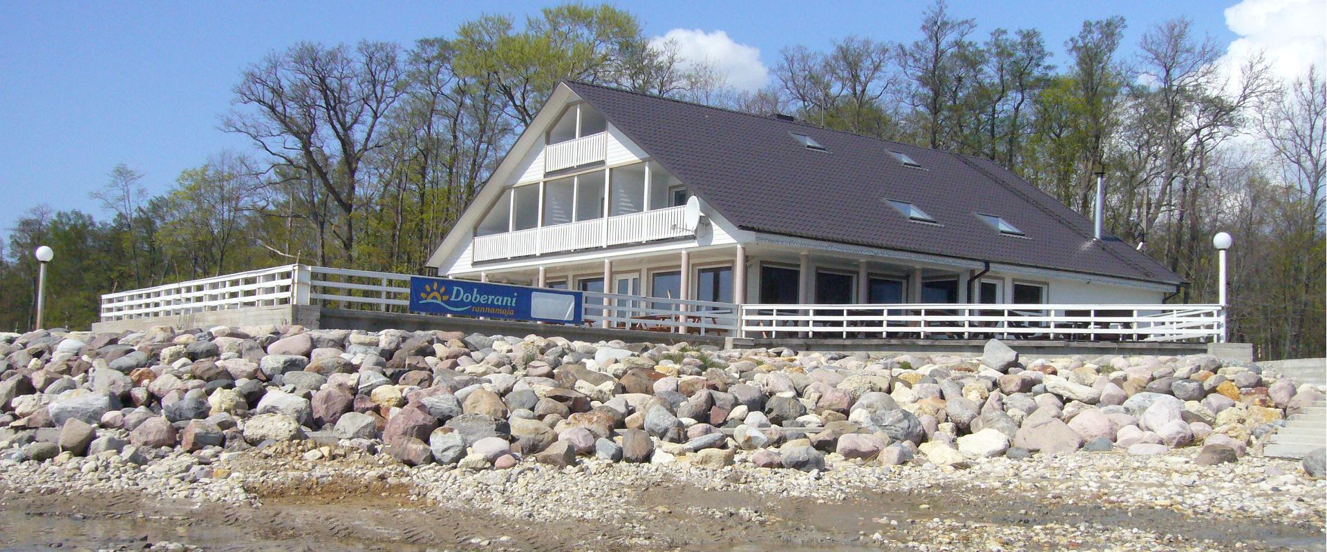 Doberani Pludmales māja, naktsmājas tieši Valgerannas pludmalē