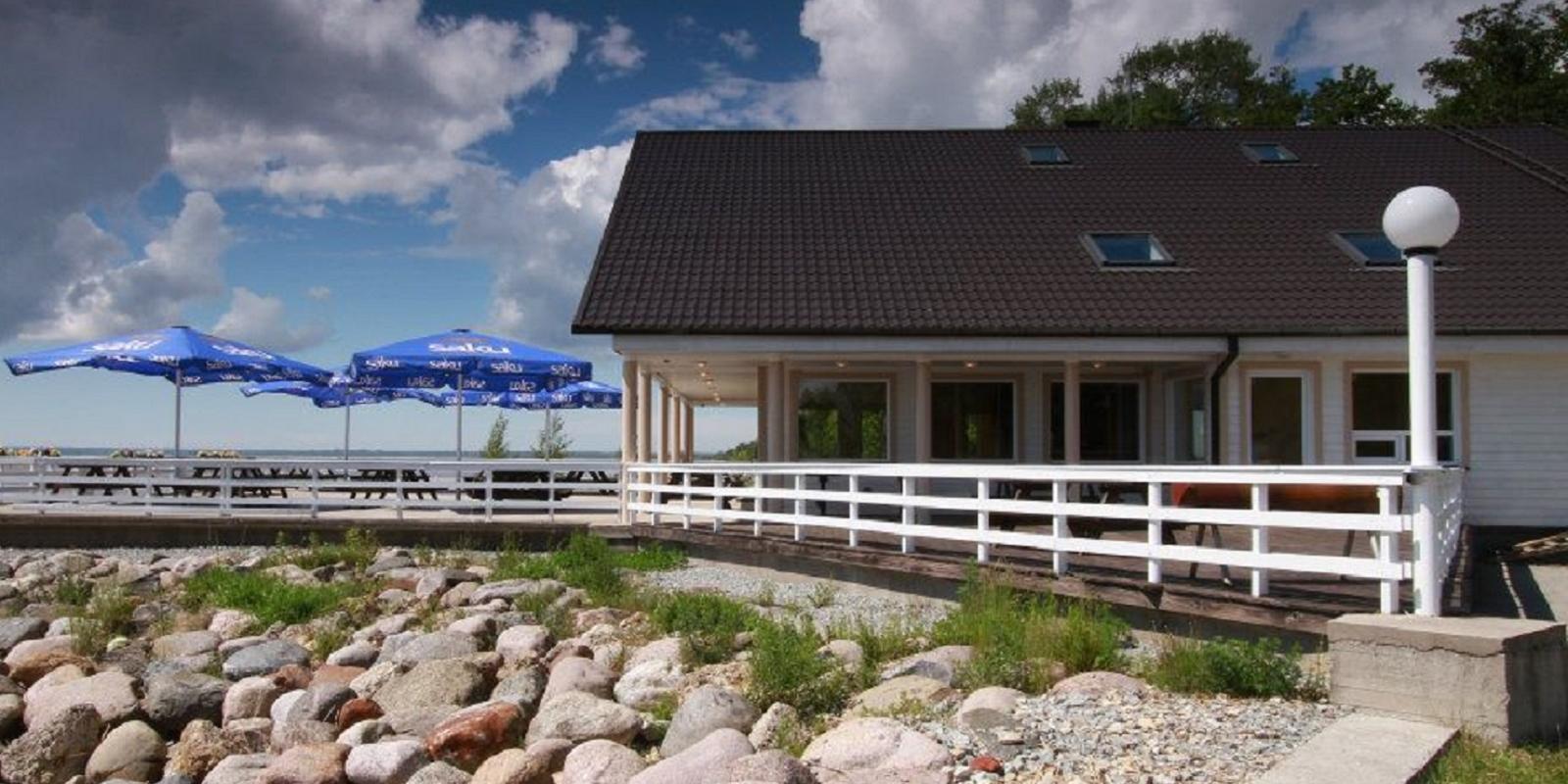 Doberani Rannamajan kahvila Valgerannan hiekkarannalla