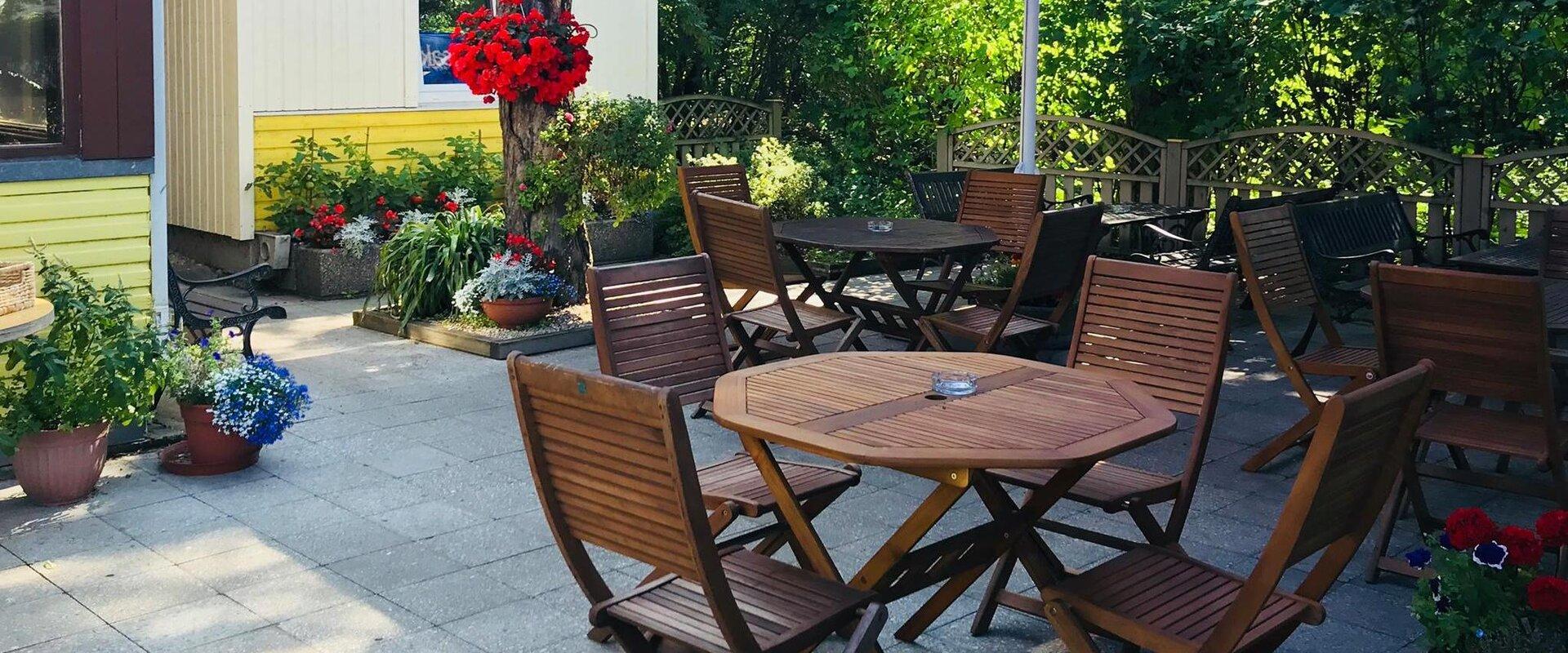 Männi-kahvilan sisäpiha