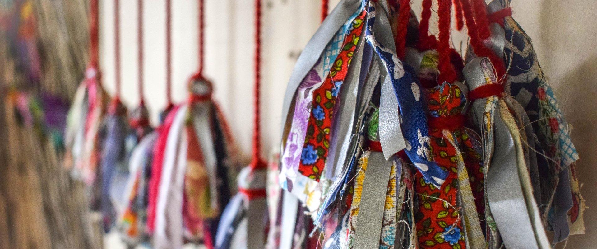 Helkurpaeltega rahvuslikud kaltsututid