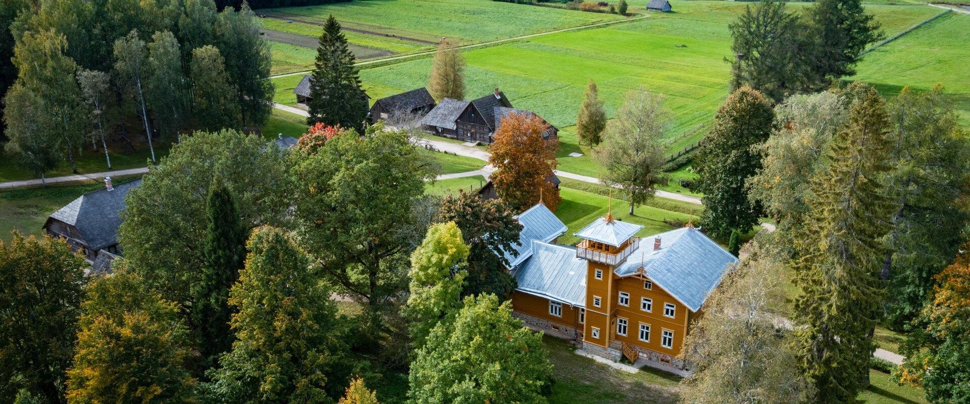 Giidituur C. R. Jakobsoni Talumuuseumis