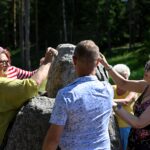 Tiina Ojaste kivi-installatsioonide õuegalerii