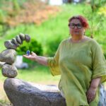 Tiina Ojaste kivi-installatsioonide õuegalerii