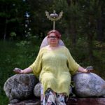 Tiina Ojaste õuegalerii. KIVIKUNINGA TROON