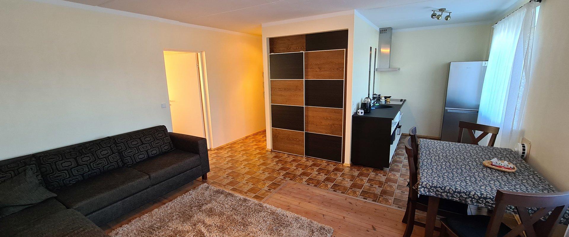 Kihnu Uusmaja 4 külaliskorter - elutuba & köök