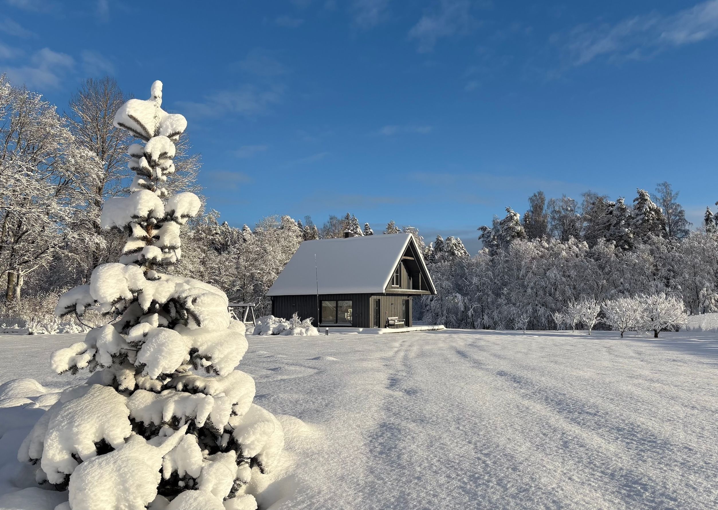Vaade Piesta puhkemajale talvel